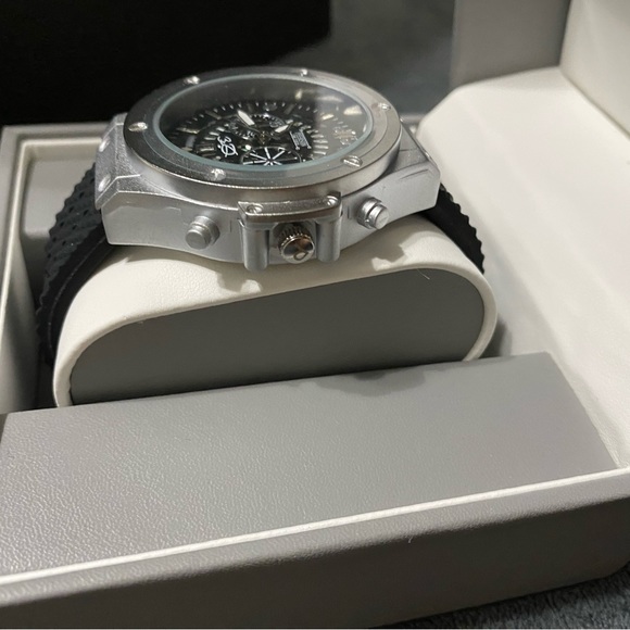 Person Time Pieces - Picture 6 of 8